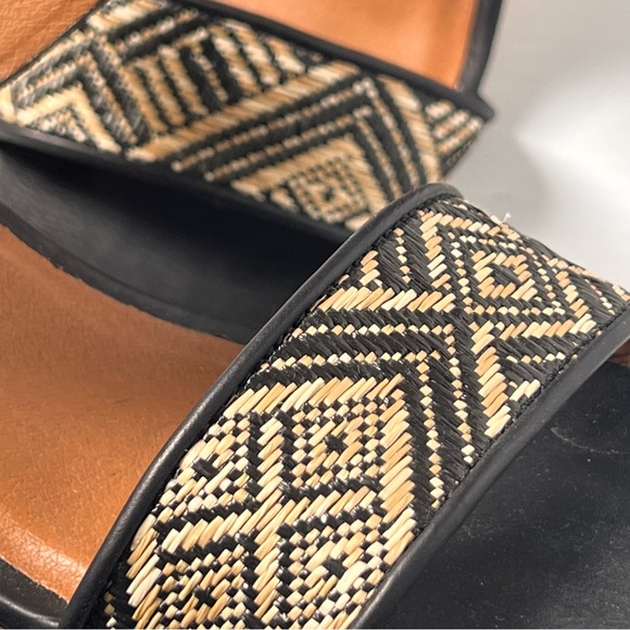 BC Born in California Wedge Sandles - Strappy, Aztec Print, Wooden Heel - Picture 6 of 9